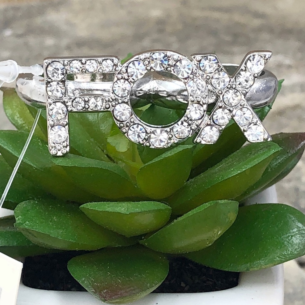 🍀 Fox 2 Finger Silver Rhinestone Ring